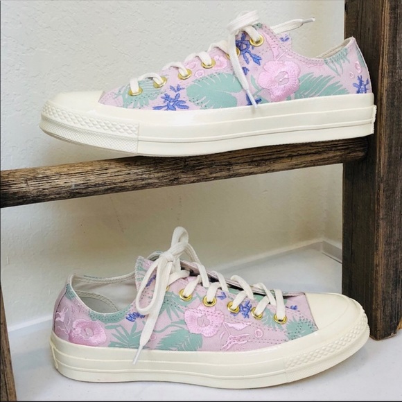 Converse Shoes - ➖Converse➖ embroidered floral sneakers